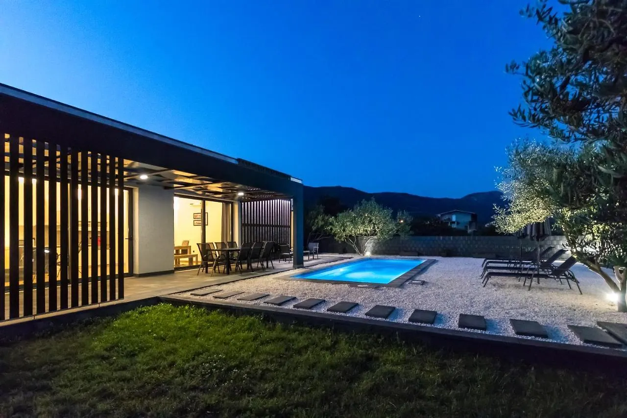 Villa Sempervivum 2 With Pool And Sea View Kastela